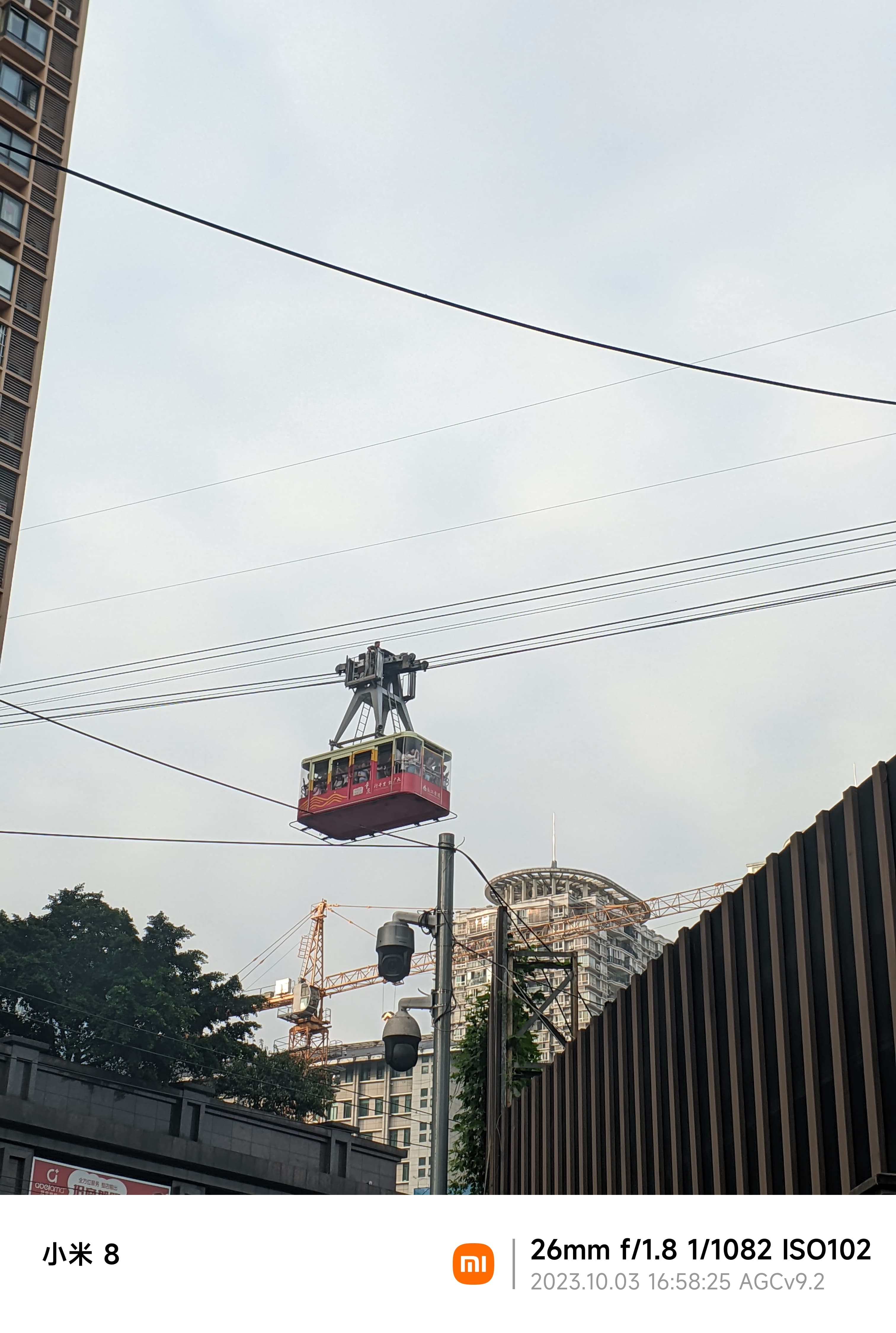 白象居门口的索道车