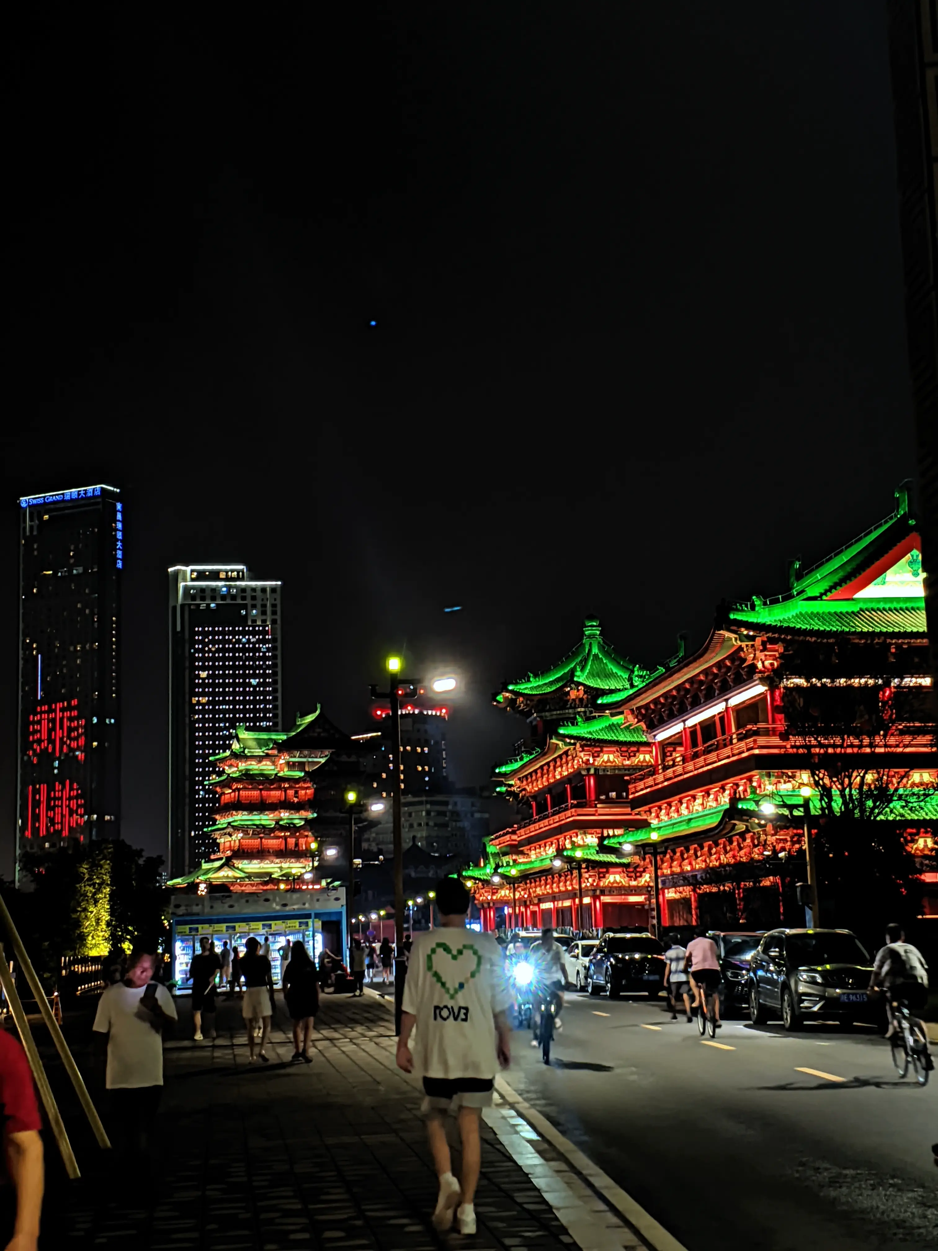 帅哥的衣服,绿色爱心